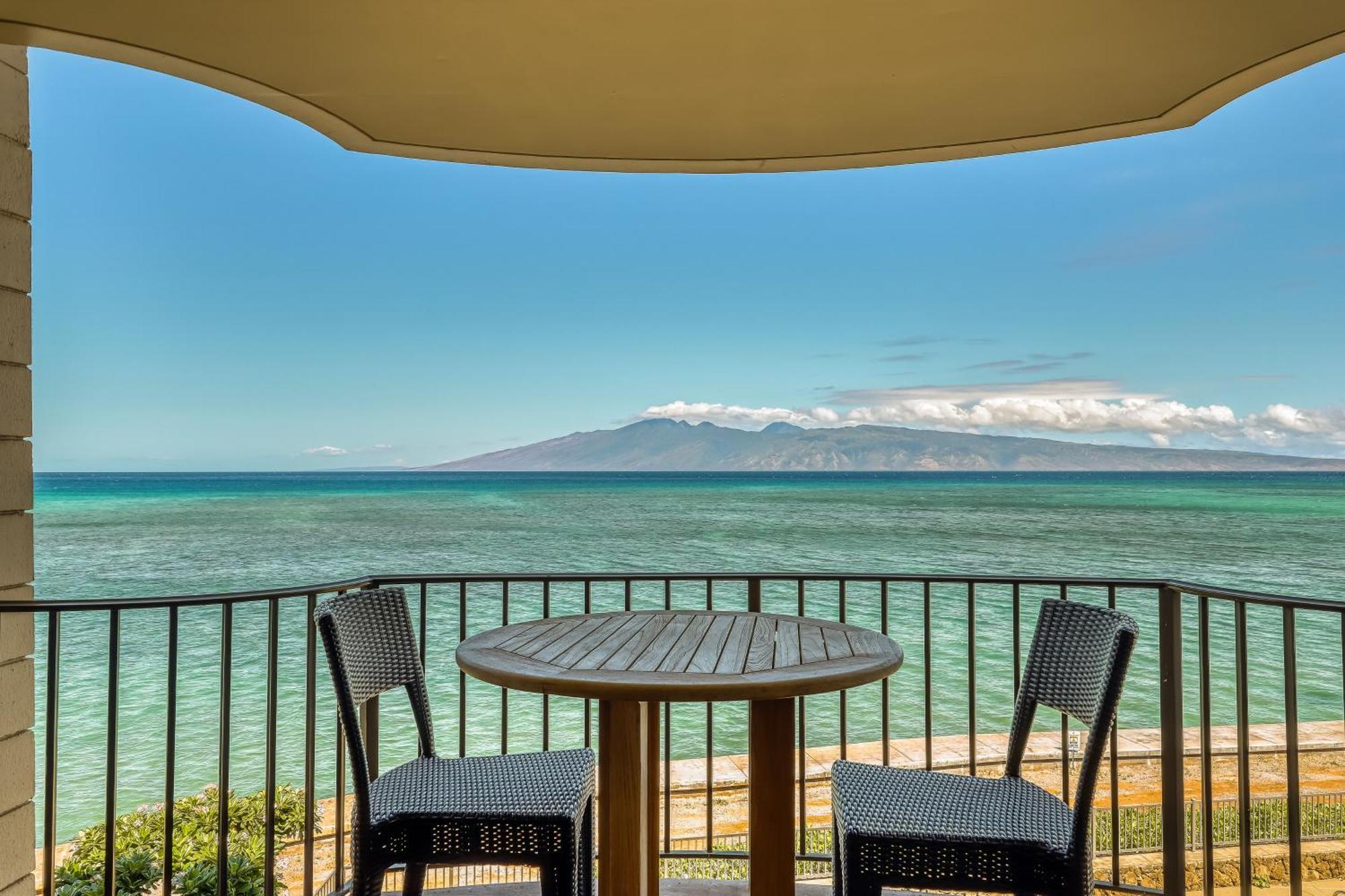 Kahana Reef Oceanfront Condos Room photo