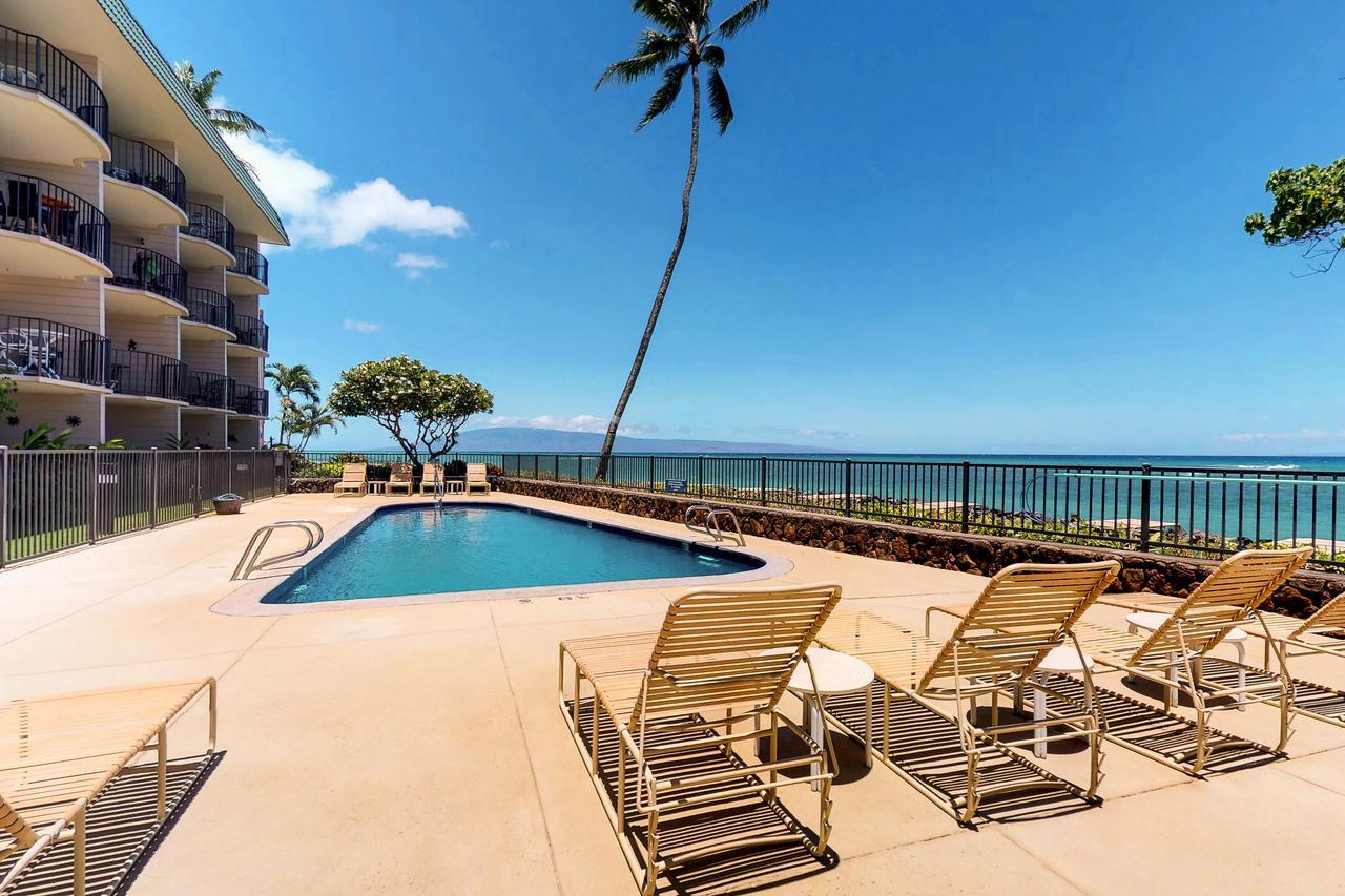 Kahana Reef Oceanfront Condos Exterior photo